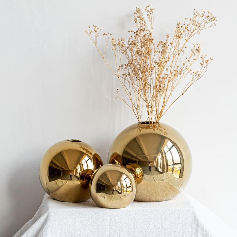 Cino Sphere Golden Flower Vase – Sculptural Elegance – BLISOME