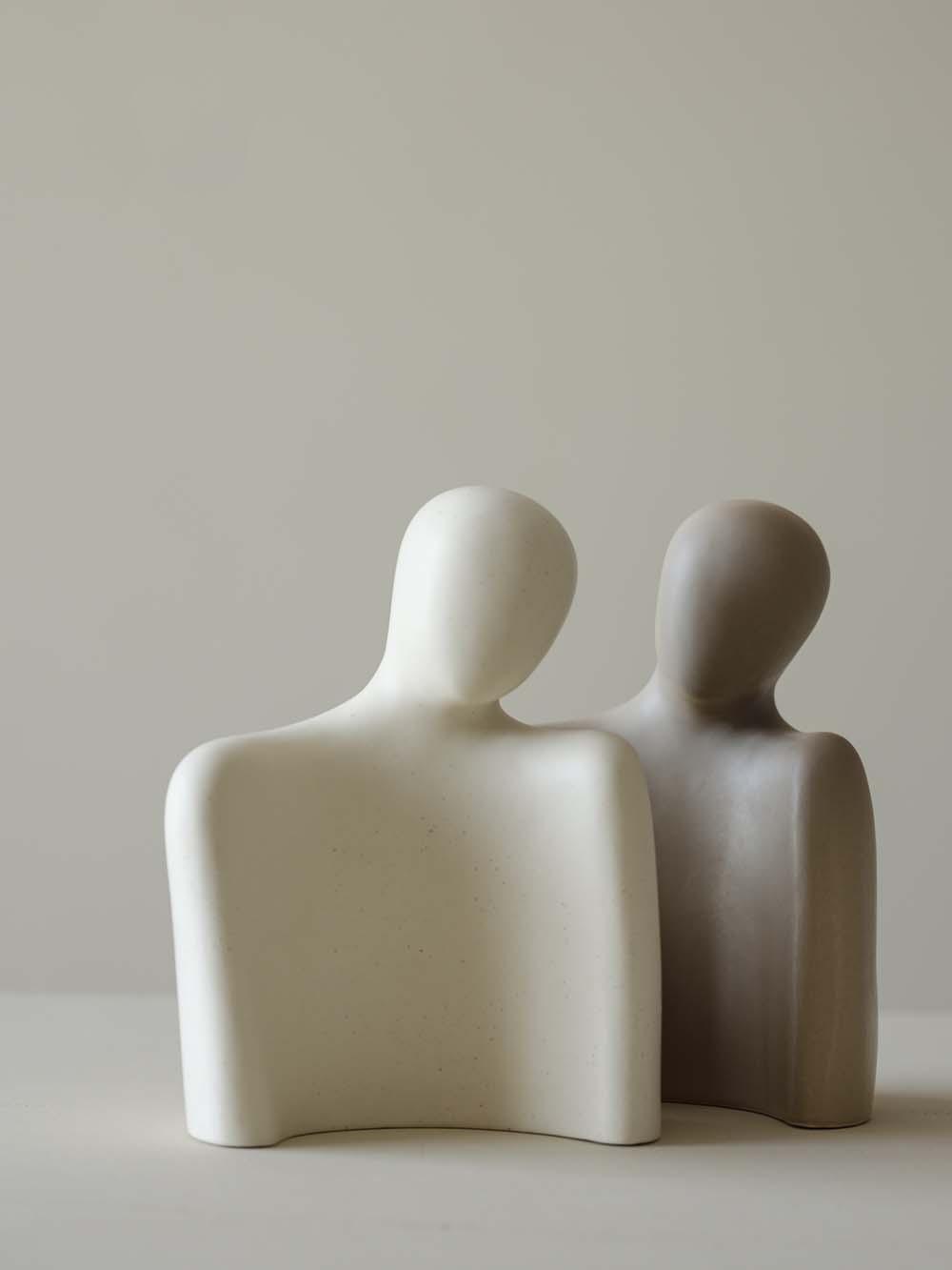 Embrace Modern Couple Statue Table Decor - BLISOME