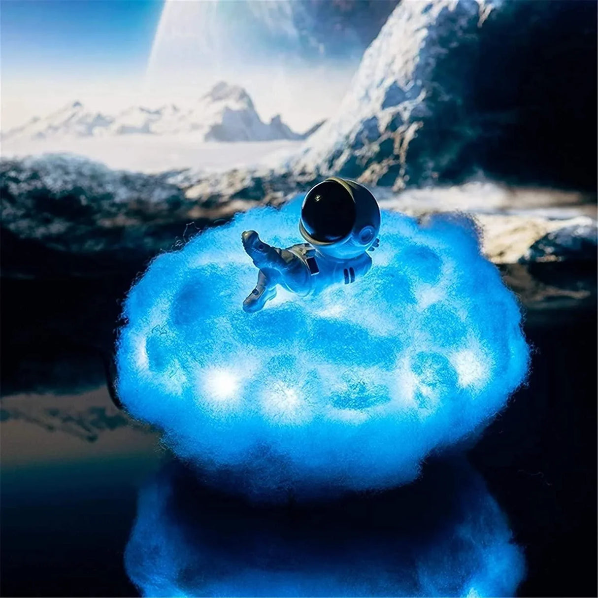FloatOn Cloud Astronaut Lamp - BLISOME