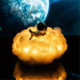 FloatOn Cloud Astronaut Lamp - BLISOME
