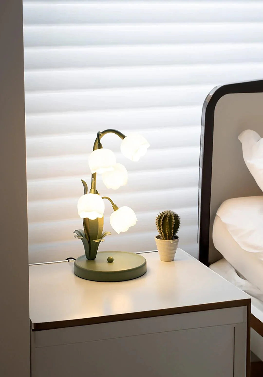 Lilly Of The Valley Table Lamp - BLISOME