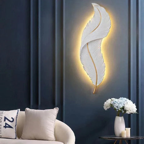 Lumina Golden Feather Wall Light – Elegant Nature-Inspired Sconce 